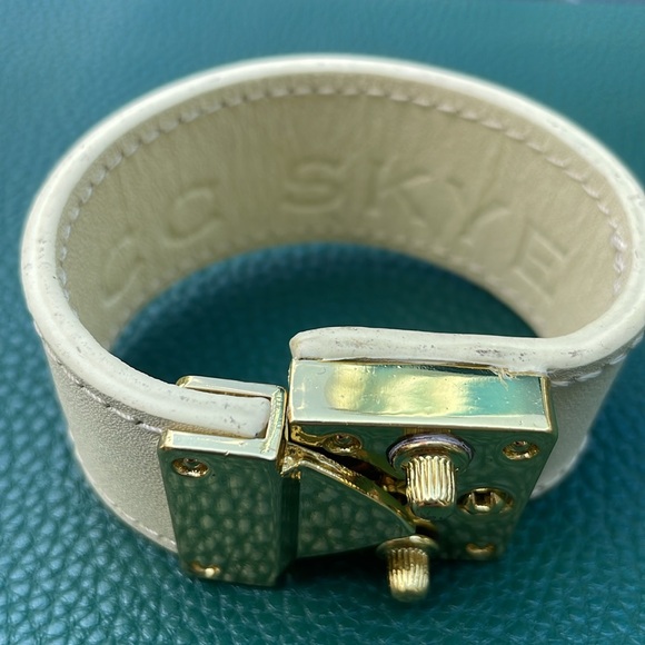 C.C. Skye leather and gold tone bracelet. - Picture 4 of 4